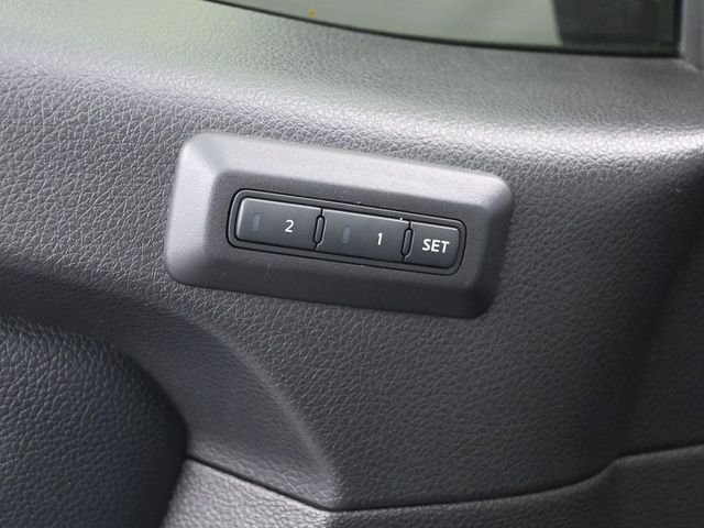 Used 2017 Nissan Titan SL w/ Chrome Package image 11