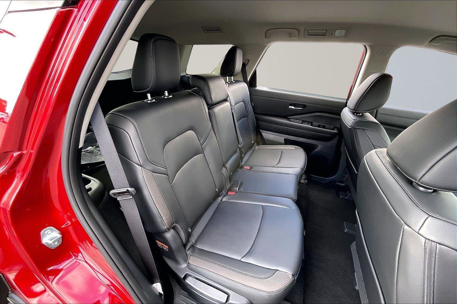 New 2026 Nissan Pathfinder SL image 10