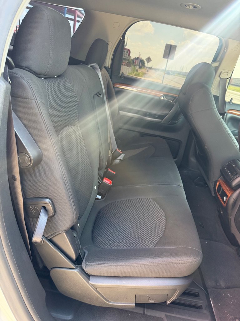 Used 2008 Saturn Outlook XR w/ Advanced Audio Package FWD image 40