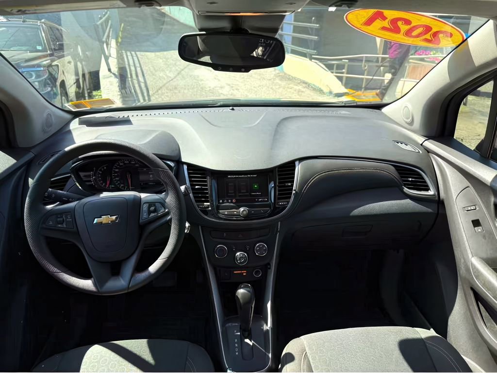 Used 2021 Chevrolet Trax LS w/ Tint and Cruise Package image 11