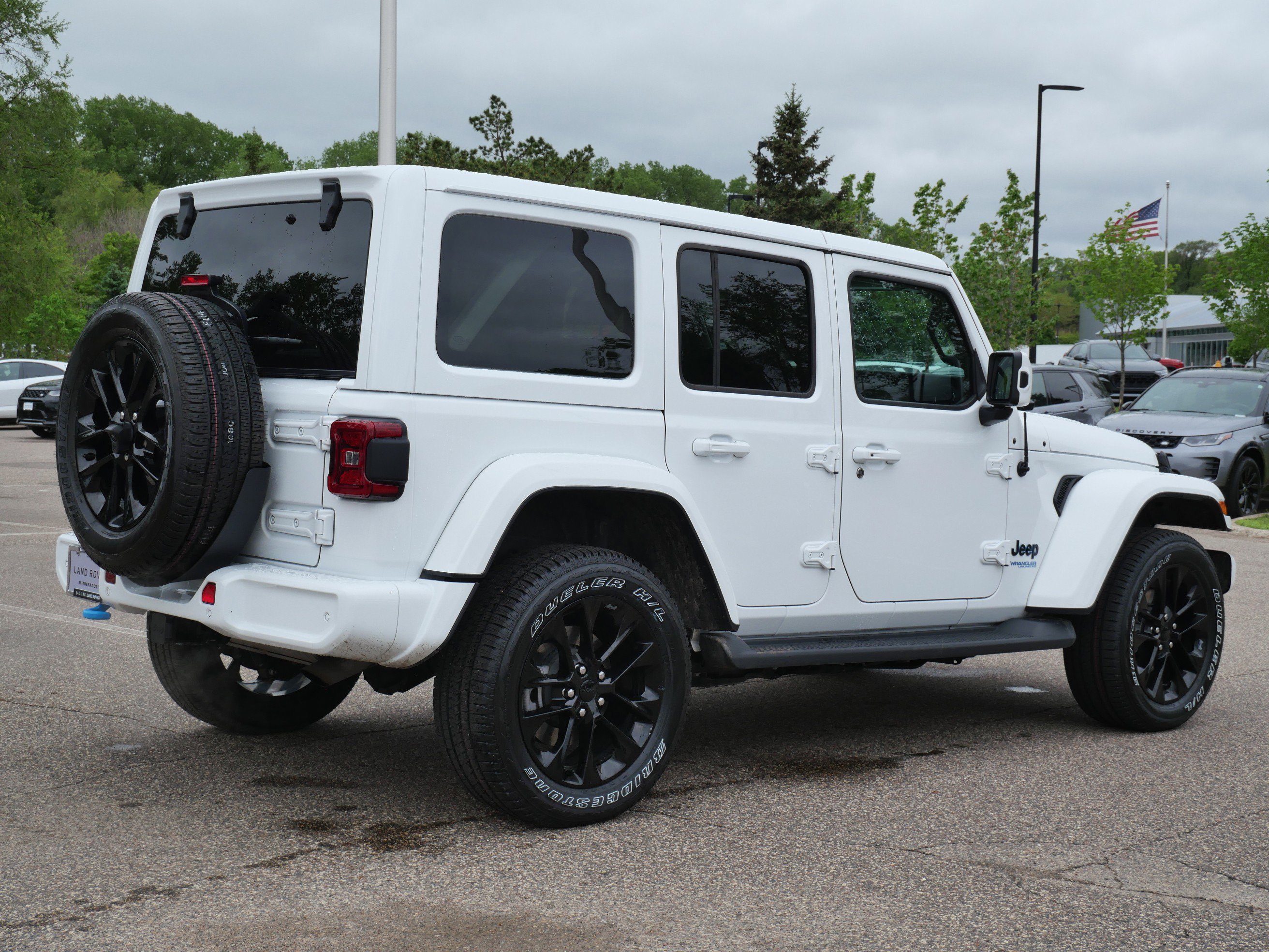 Used 2021 Jeep Wrangler Unlimited Sahara AWD/4WD image 5