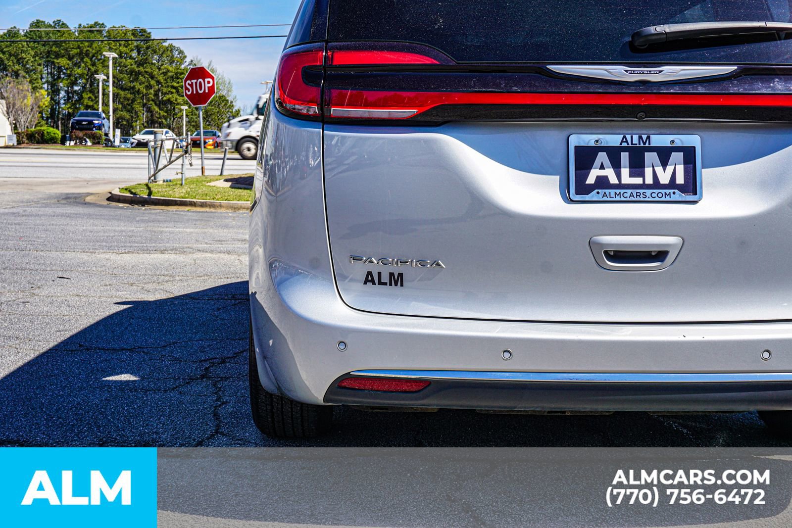 Used 2024 Chrysler Pacifica Touring-L image 17