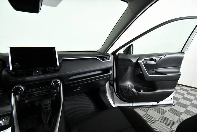 Used 2025 Toyota RAV4 XLE image 20