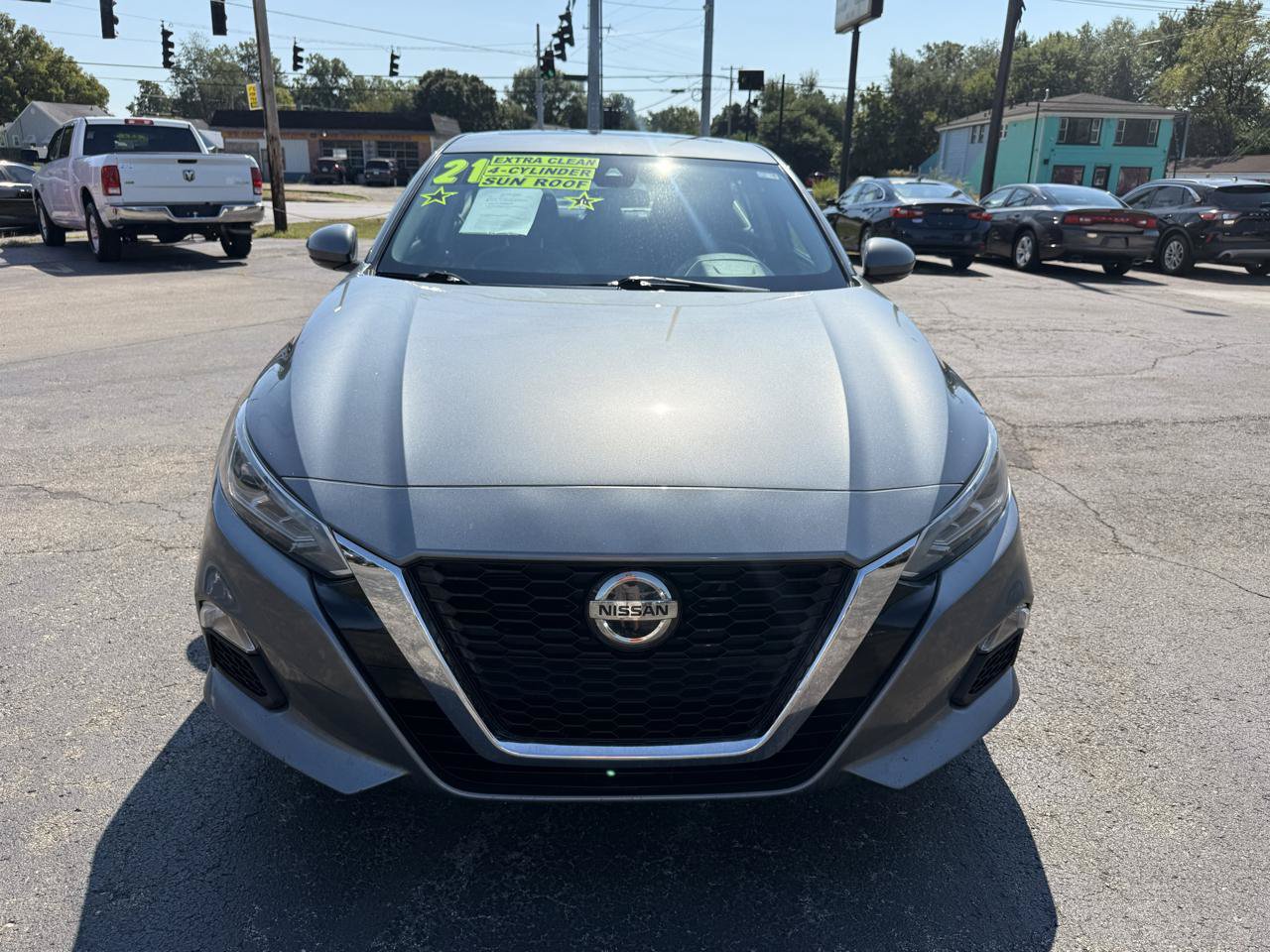 Used 2021 Nissan Altima 2.5 SV w/ SV Premium Package FWD image 3