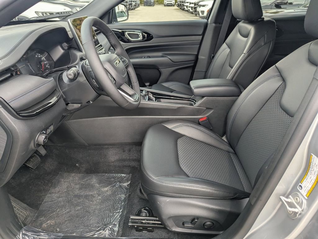 New 2026 Jeep Compass Latitude image 12