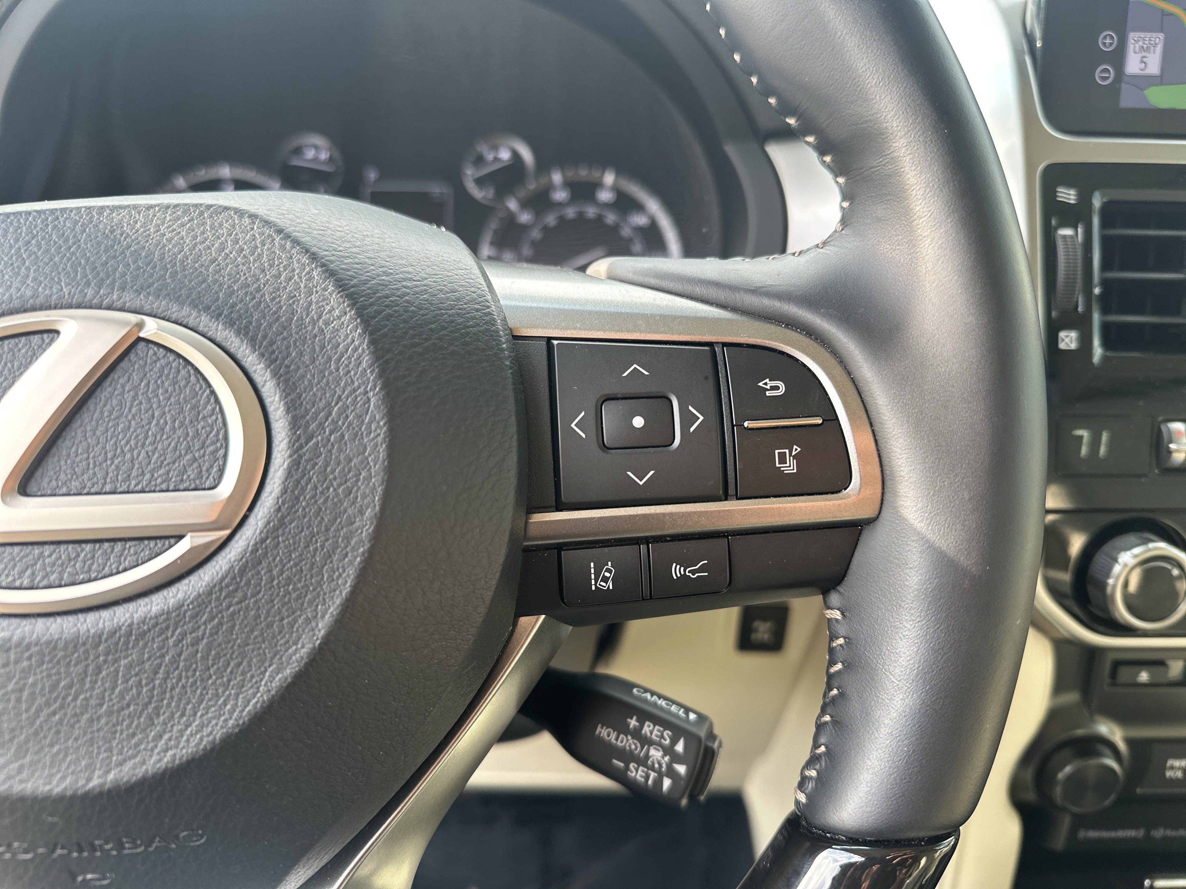 Certified 2023 Lexus GX 460 Luxury w/ Sport Design Package AWD/4WD image 20