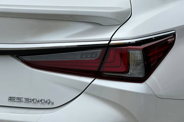 Used 2025 Lexus ES 300h w/ Premium Package FWD image 33