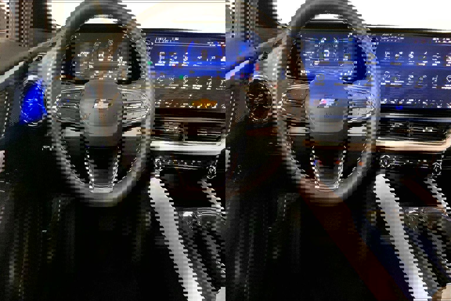 Used 2025 Chevrolet Equinox EV LT FWD image 5