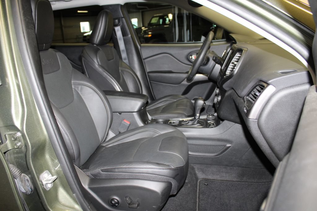 Certified 2021 Jeep Cherokee Latitude Lux w/ Sun & Sound Group AWD/4WD image 31