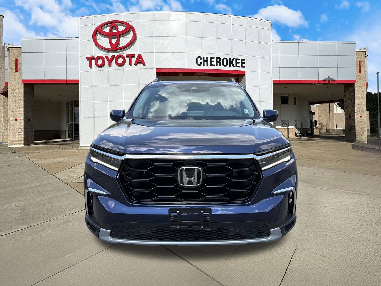 Used 2025 Honda Pilot Elite image 2