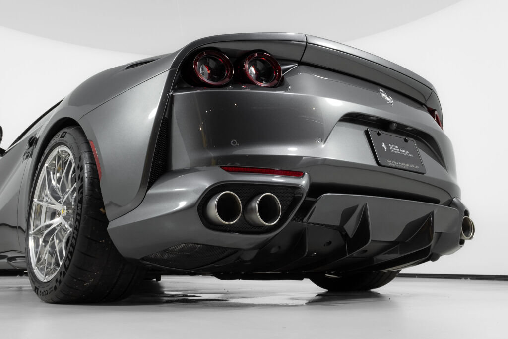 Used 2019 Ferrari 812 Superfast RWD image 18