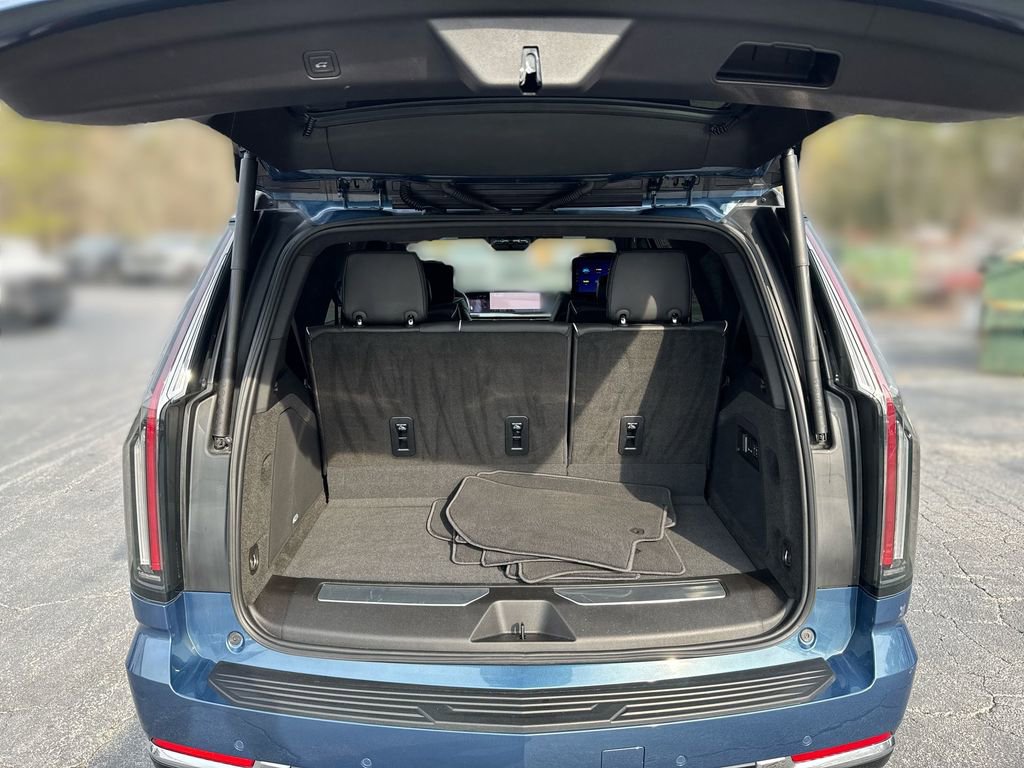 Used 2025 Cadillac Escalade Premium Luxury Platinum image 35