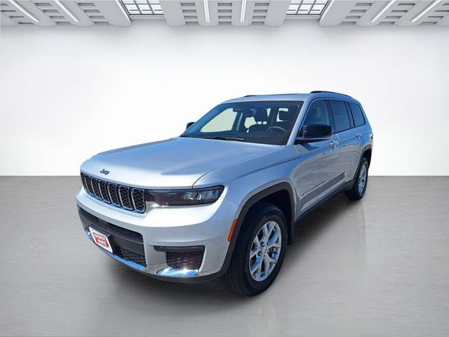 Used 2023 Jeep Grand Cherokee L Limited w/ Trailer Tow Group (B) AWD/4WD image 8