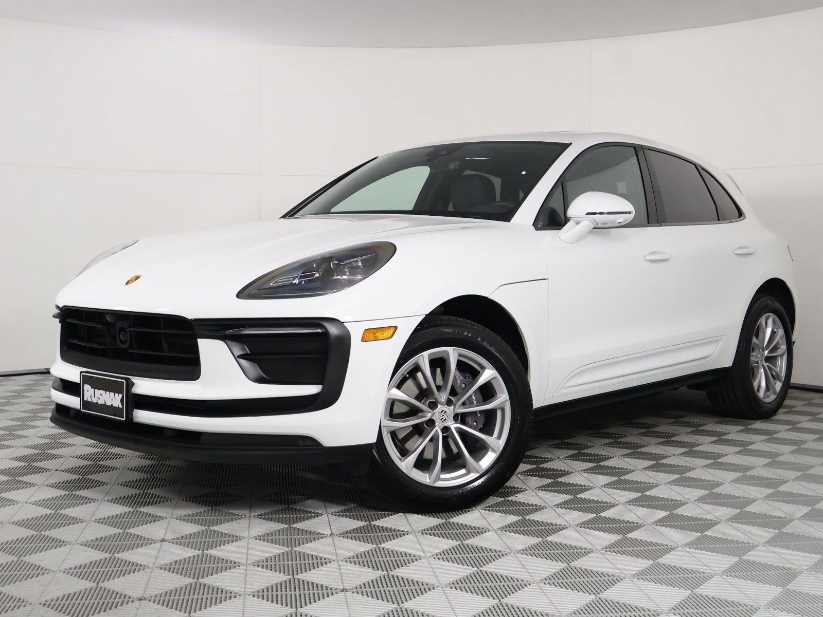 Certified 2026 Porsche Macan AWD/4WD image 35