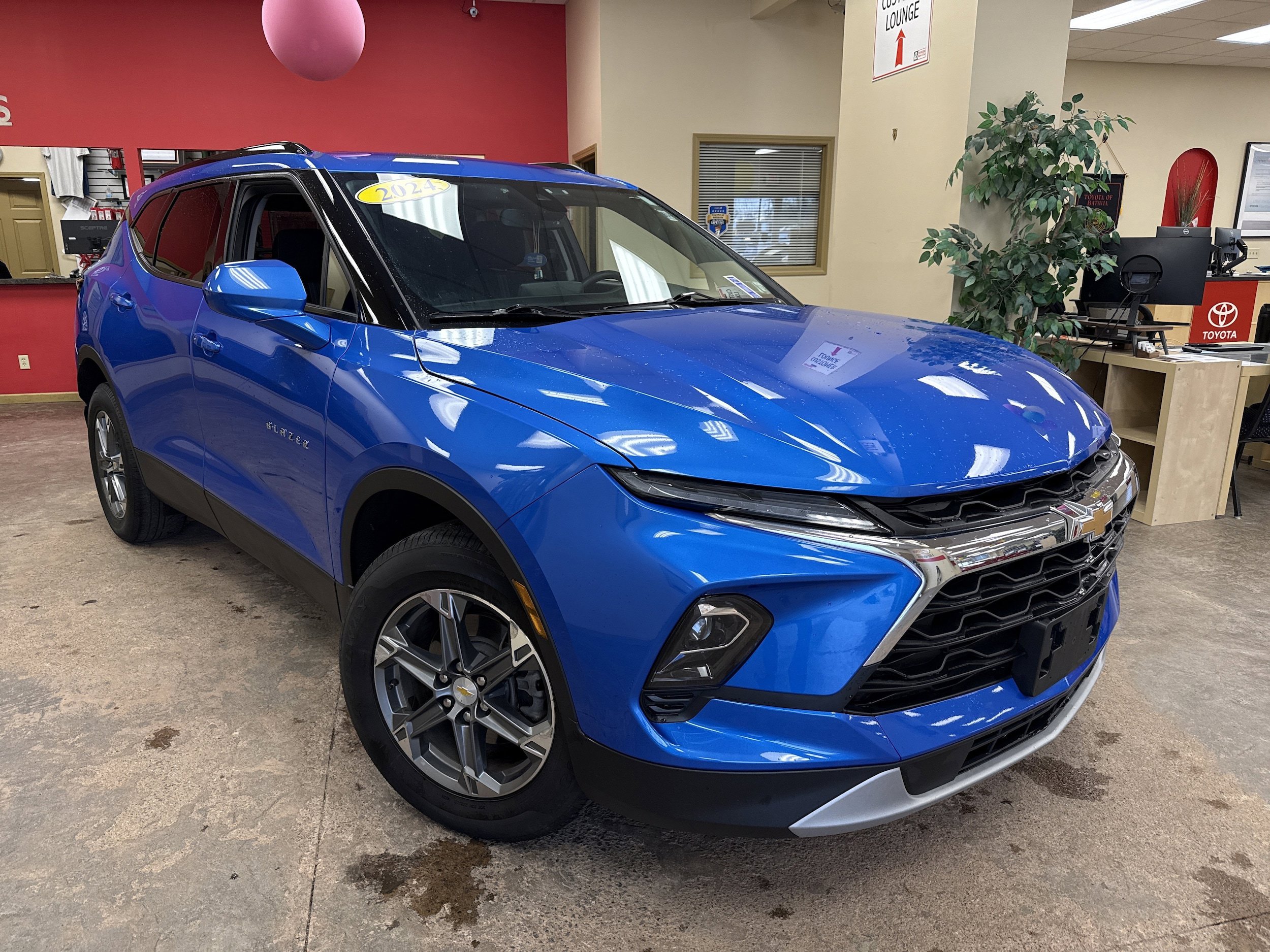 Used 2024 Chevrolet Blazer LT w/ Convenience Package AWD/4WD image 1