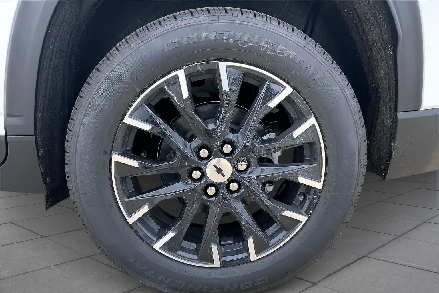 Used 2026 Chevrolet Traverse LT w/ Sun and Wheel Package FWD image 24