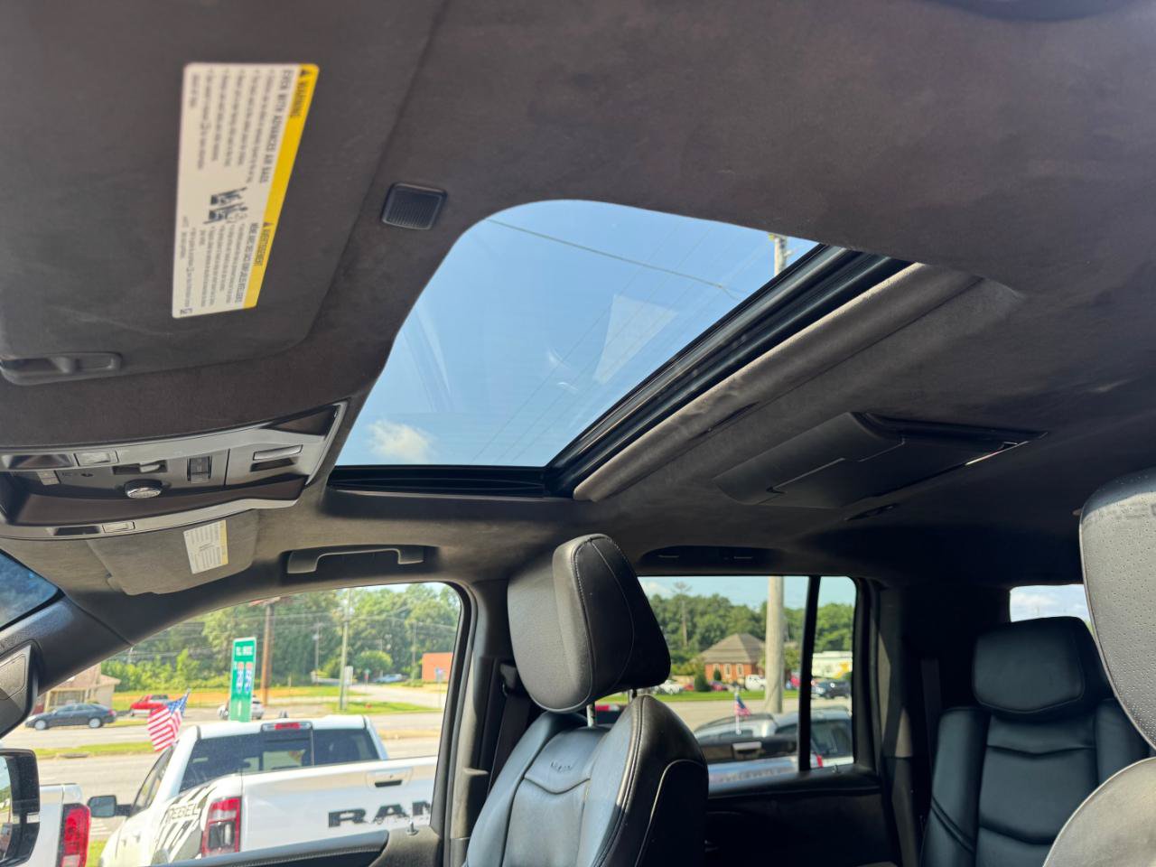Used 2017 Cadillac Escalade ESV Platinum AWD/4WD image 15
