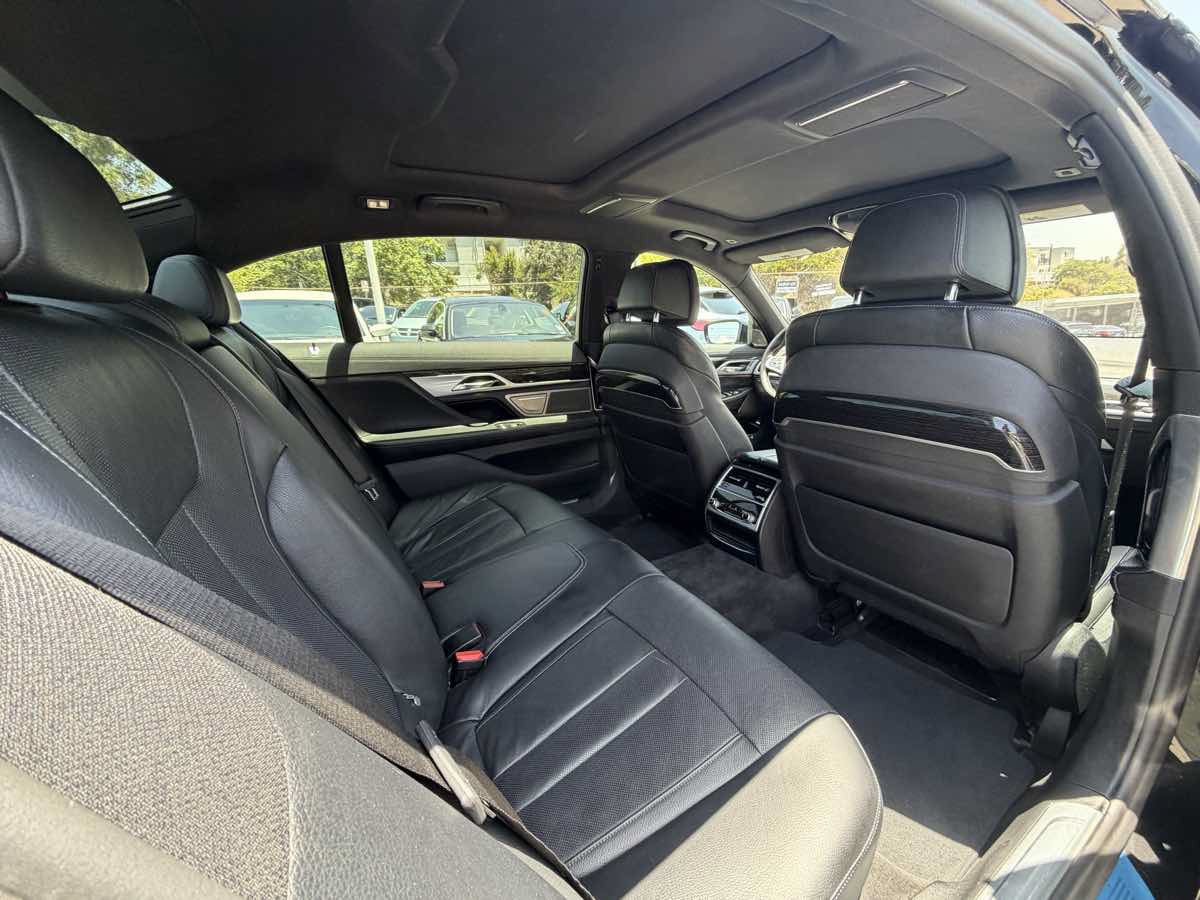 Used 2020 BMW 740i w/ M Sport Package RWD image 19