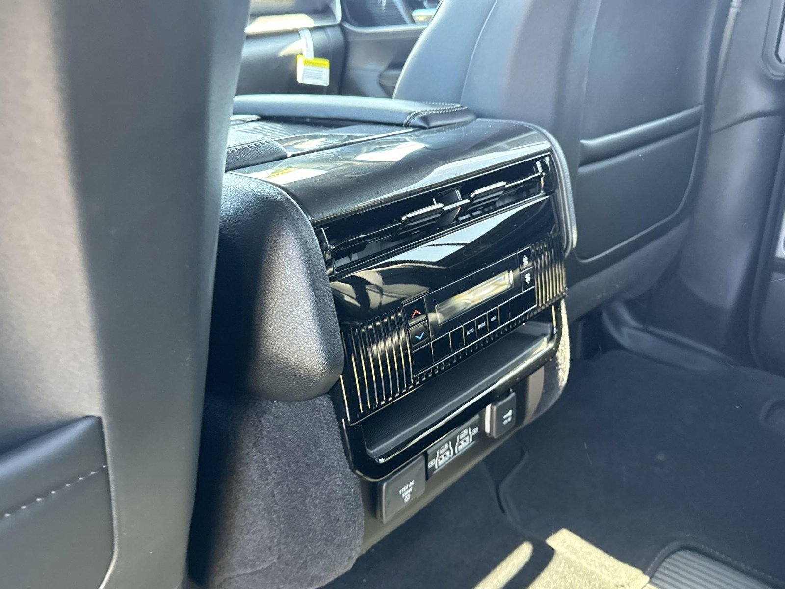 New 2024 Jeep Wagoneer Base w/ Premium Group I image 29