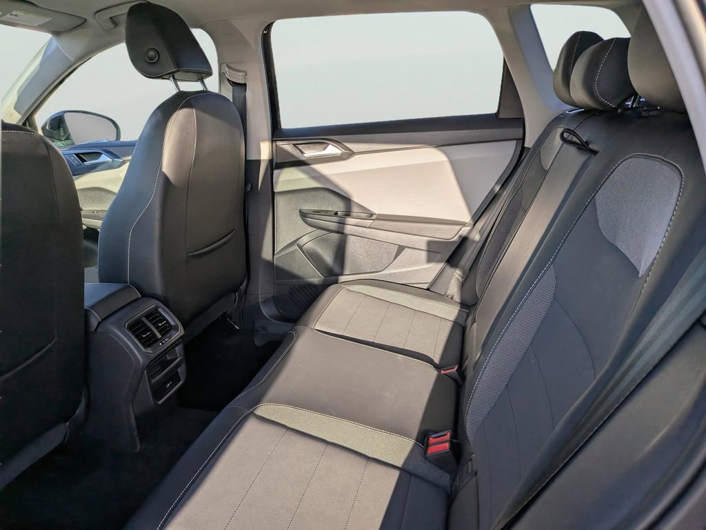 Certified 2023 Volkswagen Taos SE FWD image 15