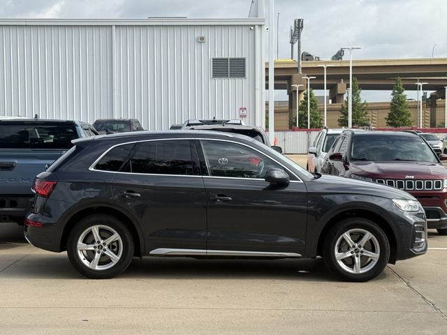Used 2021 Audi Q5 2.0T Premium w/ Convenience Package AWD/4WD image 3
