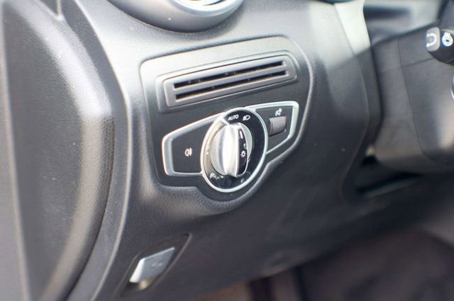 Used 2017 Mercedes-Benz GLC 300 4MATIC image 34