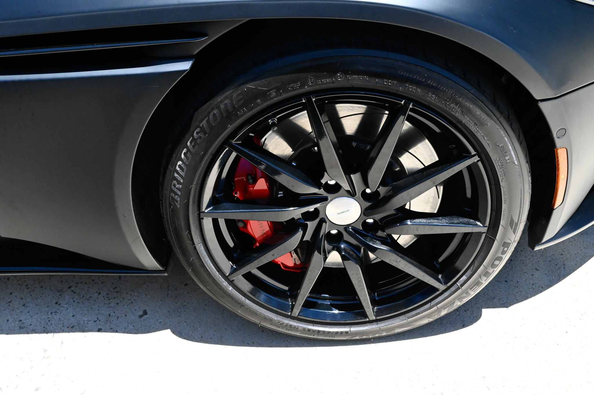 Used 2021 Aston Martin DB11 Coupe RWD image 12