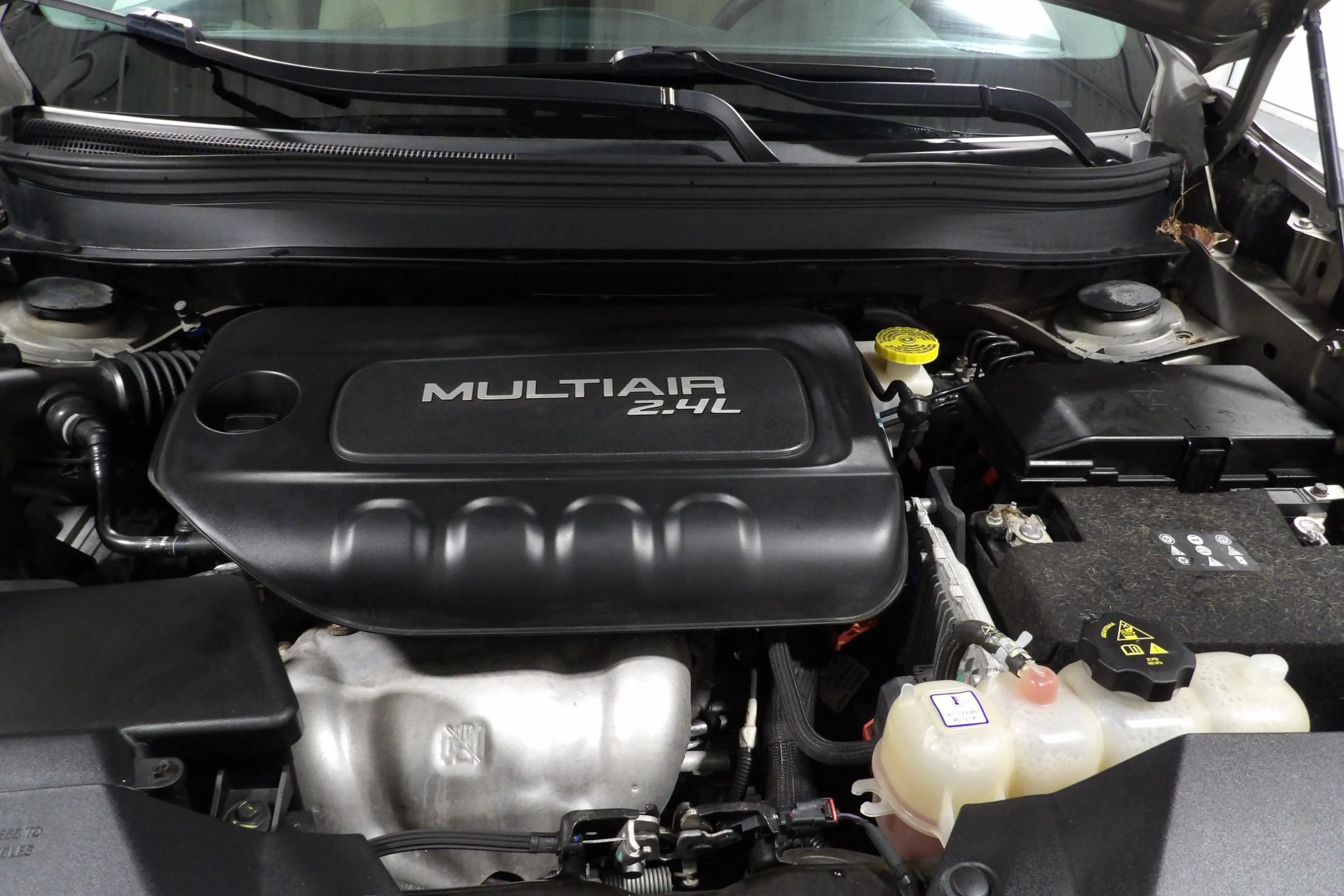 Used 2019 Jeep Cherokee Latitude w/ Cold Weather Group AWD/4WD image 21