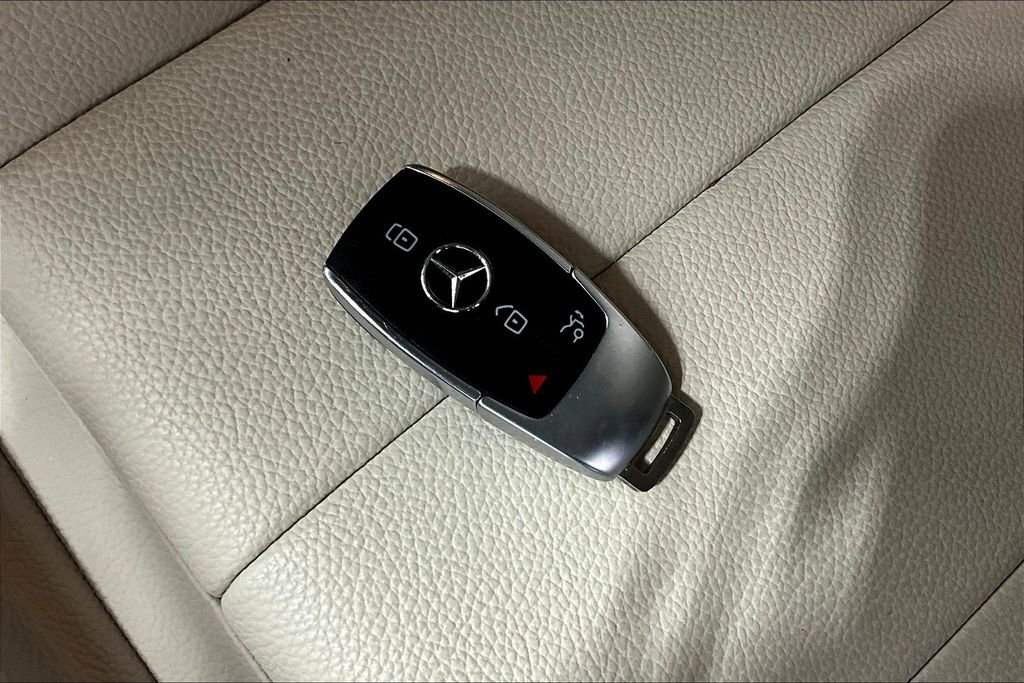 Used 2025 Mercedes-Benz GLB 250 image 13