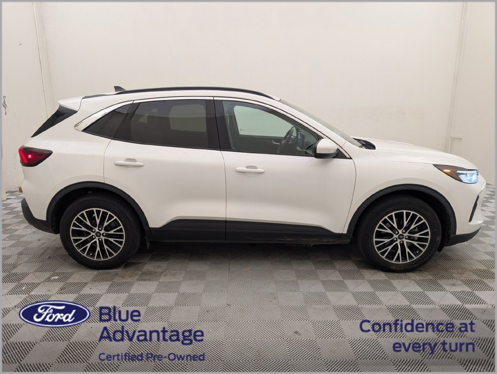 Used 2023 Ford Escape SE FWD image 2