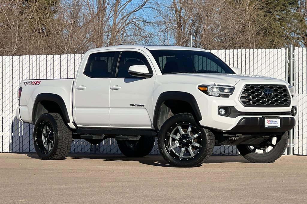 Used 2023 Toyota Tacoma TRD Off-Road image 2