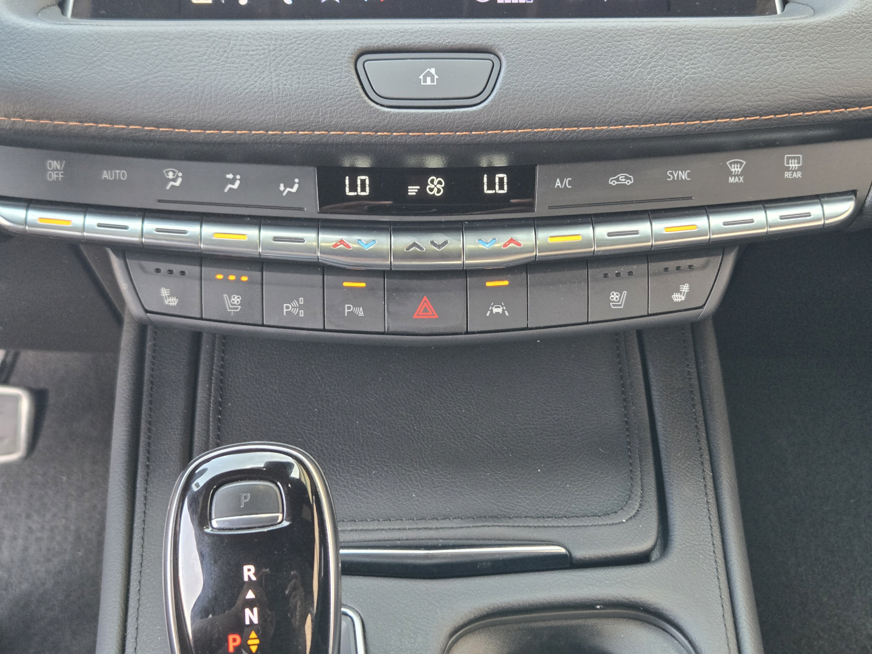 Used 2022 Cadillac XT4 Sport w/ Comfort Package FWD image 17