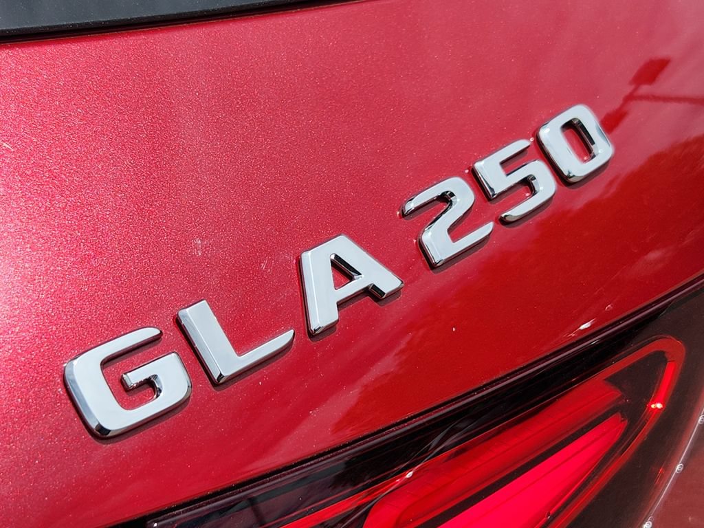 Certified 2025 Mercedes-Benz GLA 250 4MATIC image 11