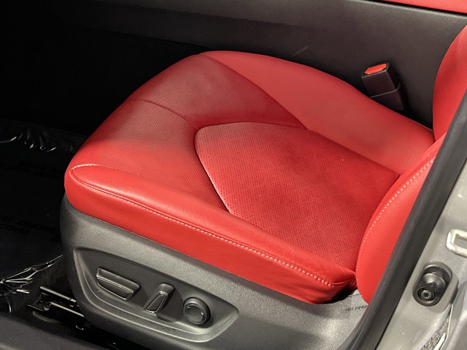 Used 2021 Toyota Camry XSE image 11