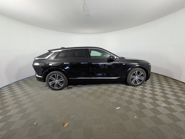 New 2026 Cadillac Lyriq Luxury image 2