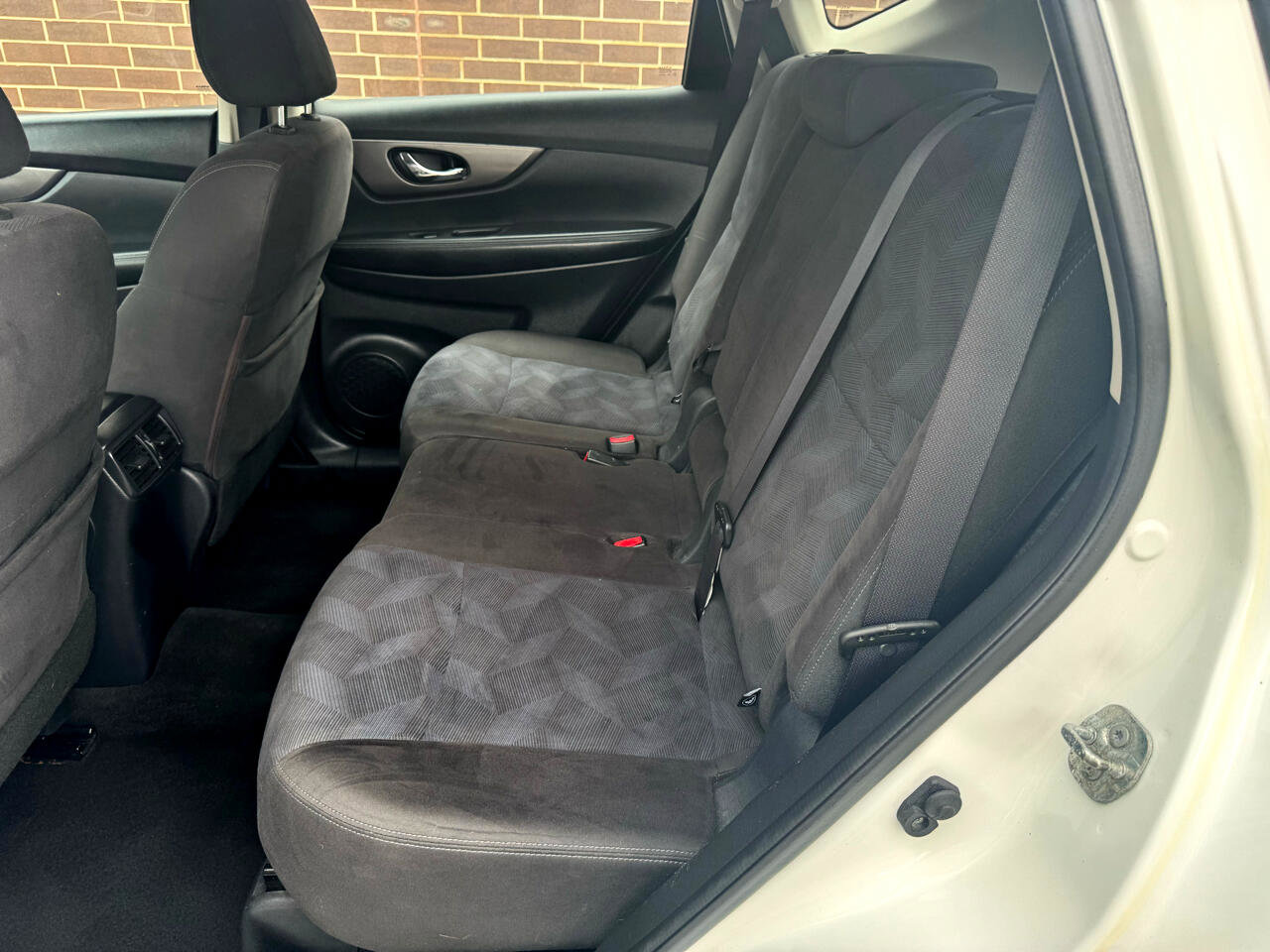 Used 2015 Nissan Rogue S image 6