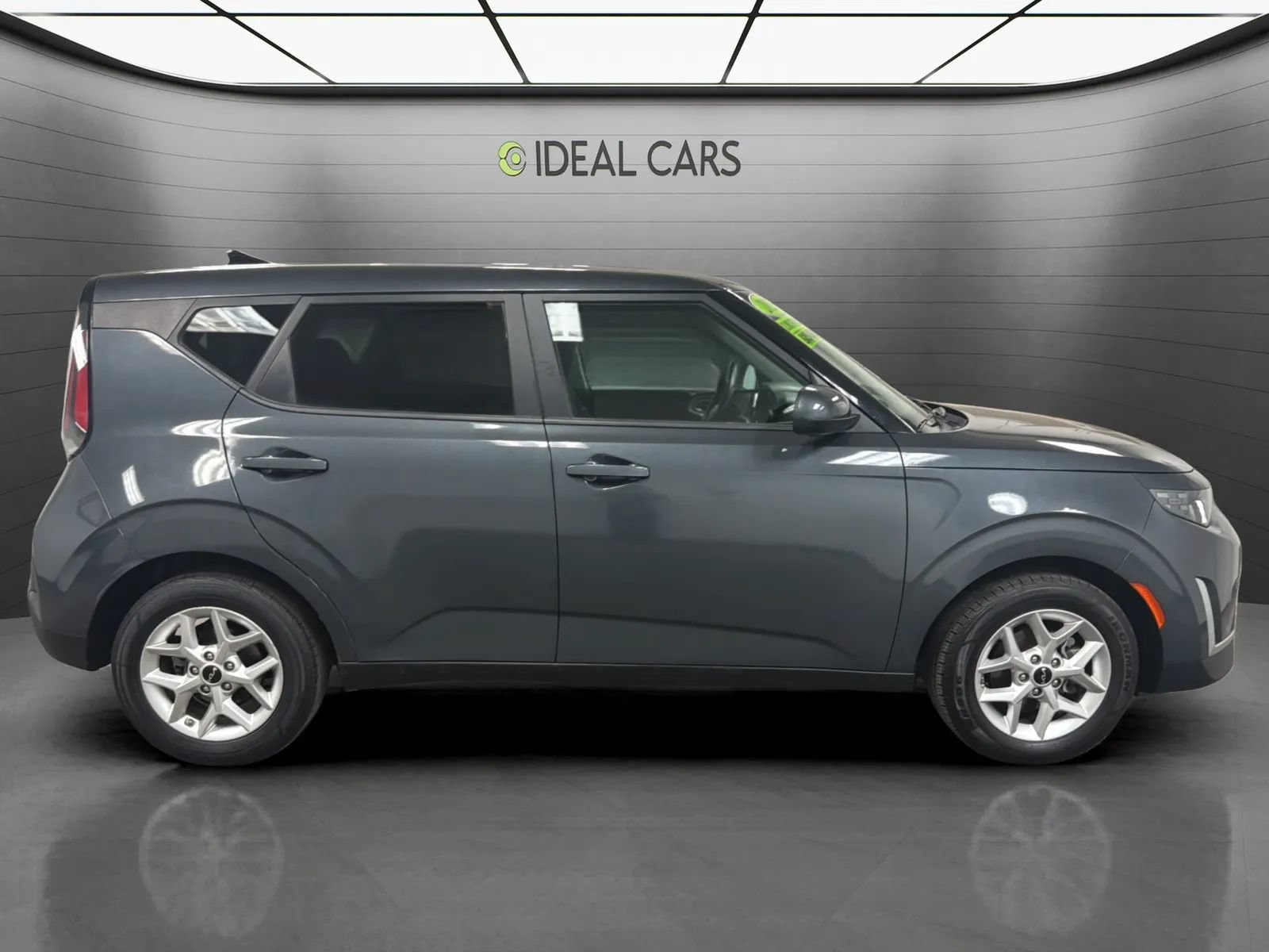 Used 2023 Kia Soul LX w/ Option Group 015 FWD image 4