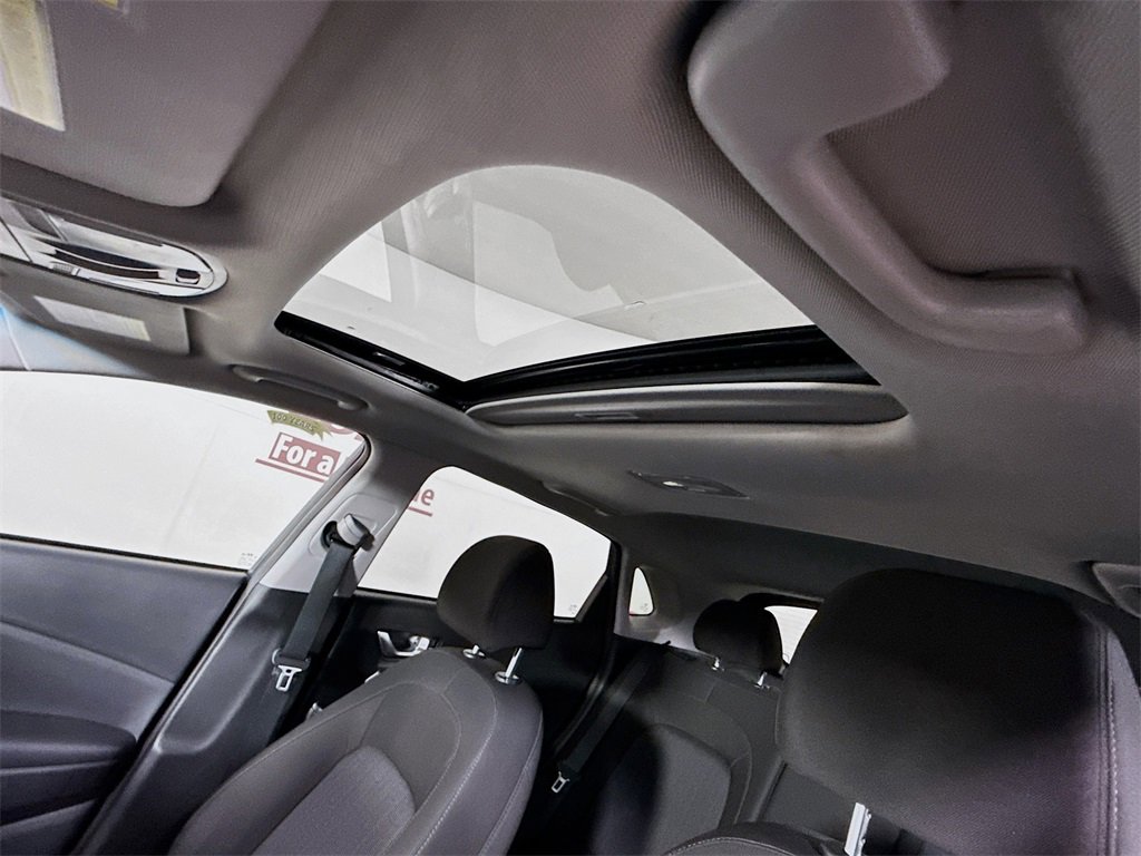 Certified 2022 Hyundai Kona SEL w/ Convenience Package image 11