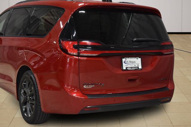 Certified 2025 Chrysler Pacifica Limited FWD image 38