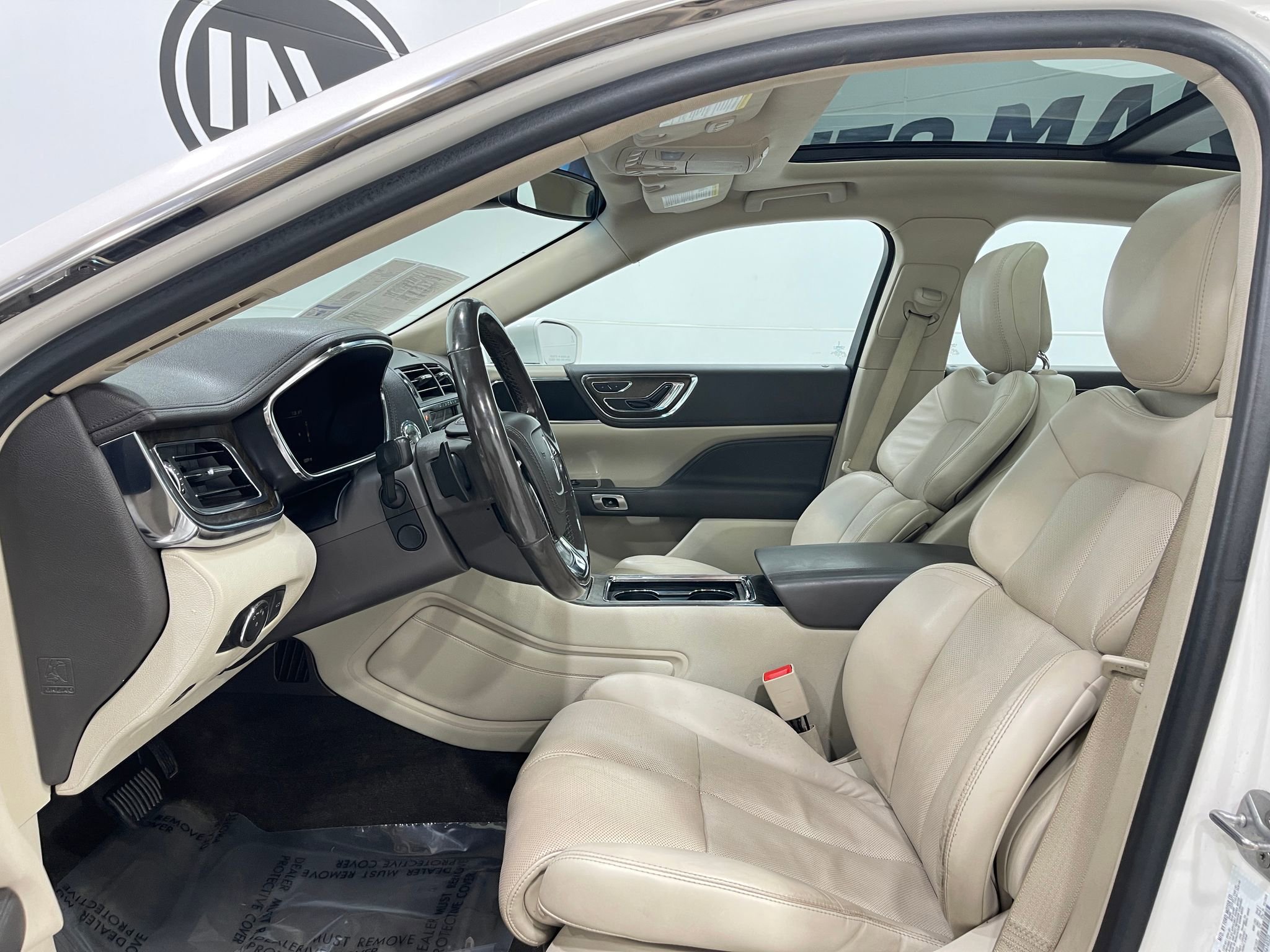 Used 2018 Lincoln Continental Select w/ Continental Climate Package image 12