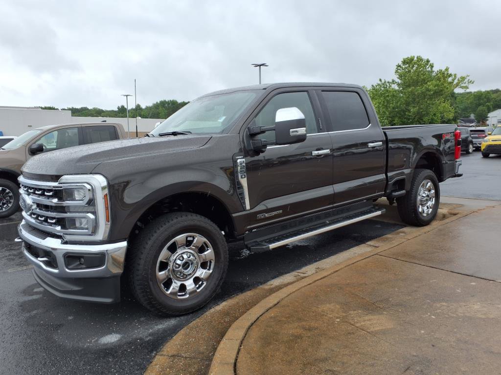 Used 2024 Ford F250 Lariat w/ Chrome Package image 3