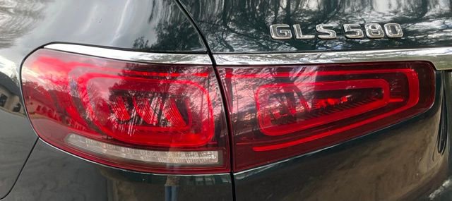 Used 2021 Mercedes-Benz GLS 580 4MATIC image 9