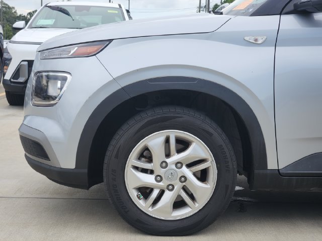 Used 2023 Hyundai Venue SE w/ Cargo Package FWD image 12