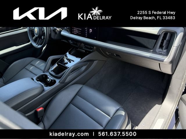 Used 2025 Porsche Cayenne AWD/4WD image 11