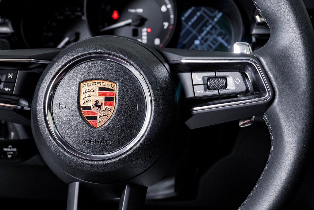 Certified 2025 Porsche Macan image 18