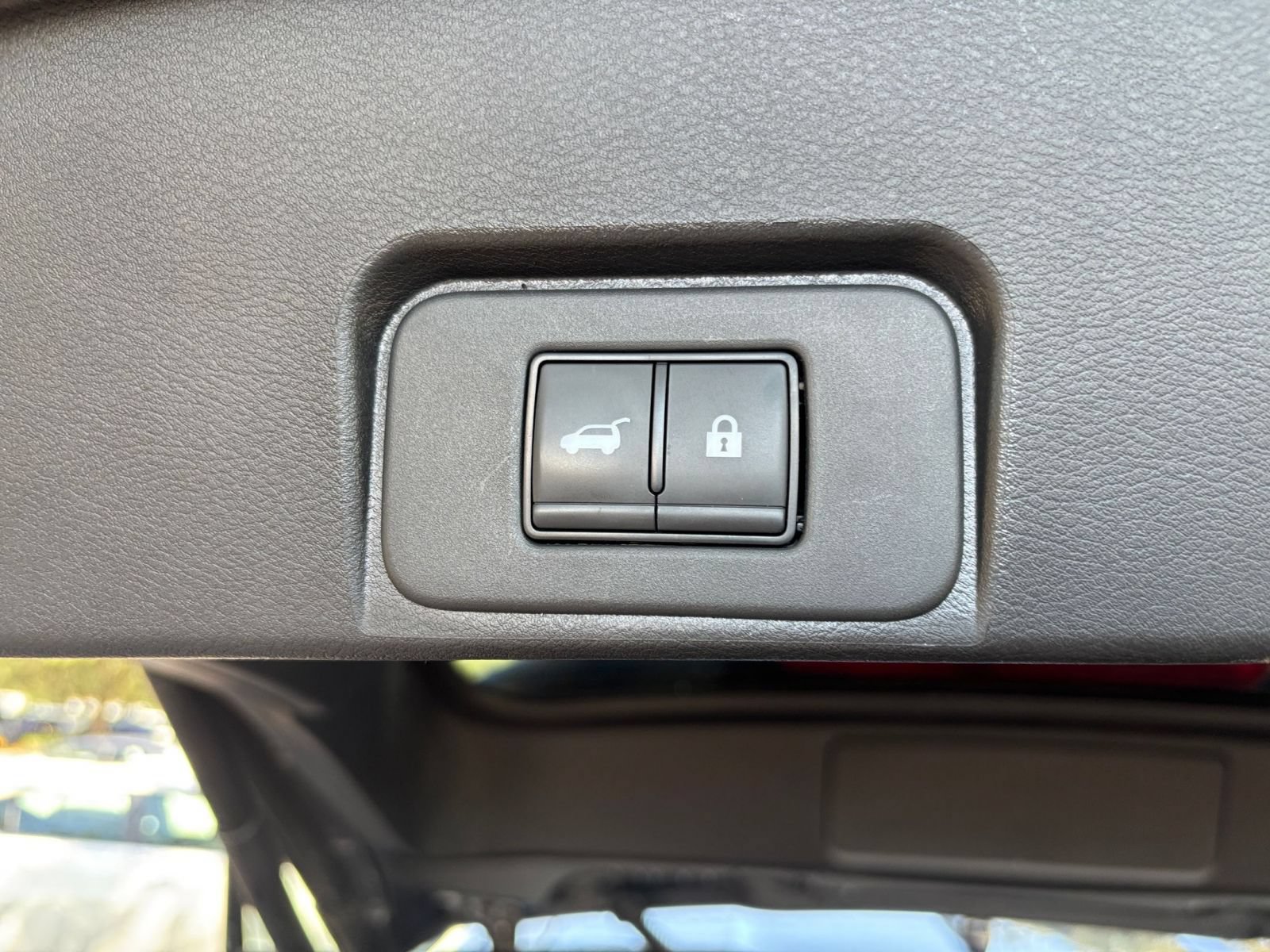 Used 2025 Nissan Rogue SV AWD/4WD image 22