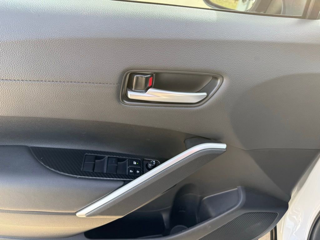 Used 2023 Toyota Corolla Cross XLE image 11