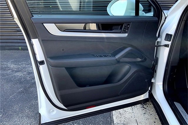 New 2025 Porsche Cayenne Coupe image 27