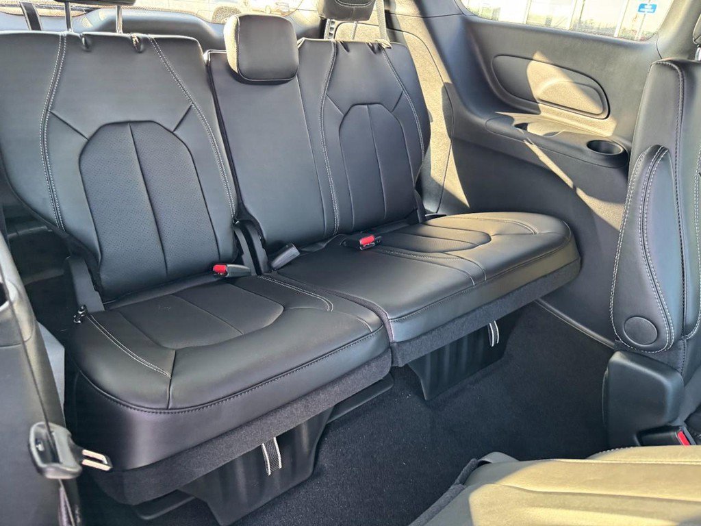New 2026 Chrysler Pacifica Select image 8