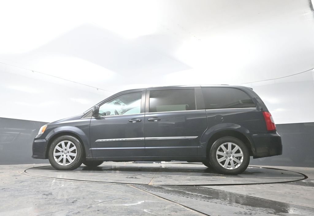Used 2013 Chrysler Town & Country Touring image 52